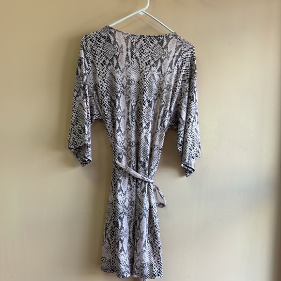 Sweet treasure,  Size mediumm  size small color light pink with black - Picture 2 of 3